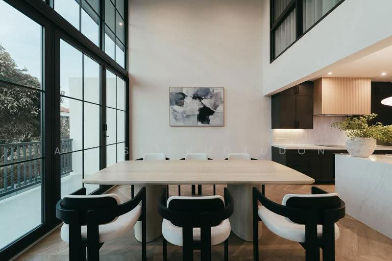 Regent 71 Place, Bangkok, Phra Kanong Nua, Watthana, Bangkok, 5 Bedrooms, 350 sqm, Townhouse For Rent, by Aphisit Khotudon, 500512208 - DDproperty.com