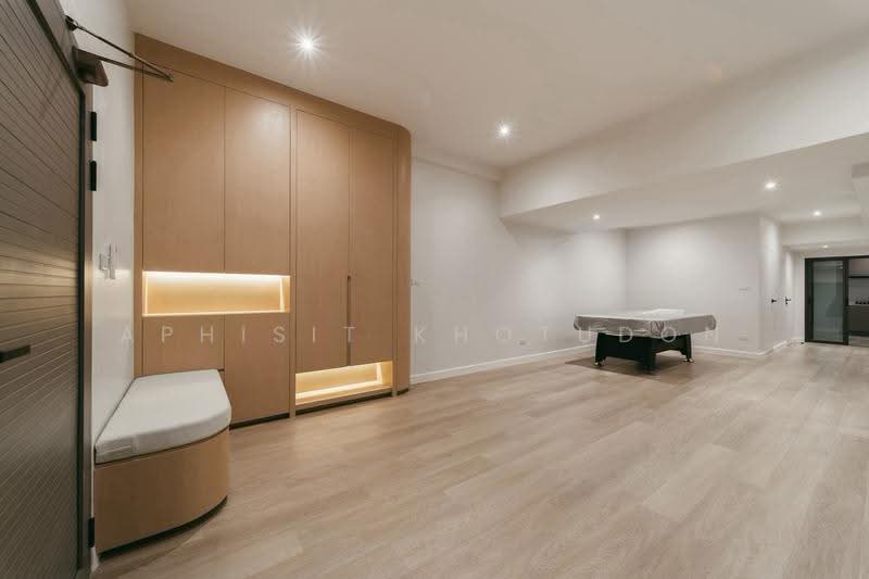 Regent 71 Place, Bangkok, Phra Kanong Nua, Watthana, Bangkok, 5 Bedrooms, 350 sqm, Townhouse For Rent, by Aphisit Khotudon, 500512208 - DDproperty.com