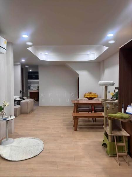 undefined, Bangkok, Samsen Nok, Huai Khwang, Bangkok, 4 Bedrooms, 180 sqm, Townhouse For Rent, by Aphisit Khotudon, 500512224 - DDproperty.com