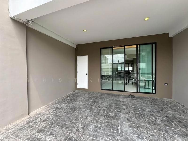 Bless Town Sukhumvit 50, Bangkok, Sukhumvit 50 Road, Phra Kanong, Khlong Toei, Bangkok, 3 Bedrooms, 300 sqm, Single Detached House For Rent, by Aphisit Khotudon, 500512271 - DDproperty.com