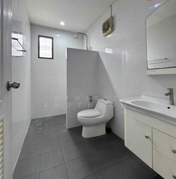 4-BR House, Bangkok, Anusaowari, Bang Khen, Bangkok, 4 Bedrooms, 220 sqm, Single Detached House For Sale, by Aphisit Khotudon, 500512334 - DDproperty.com