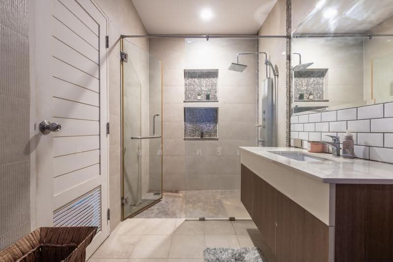 Grand Bangkok Boulevard Ratchapruek-Rattanathibet, Nonthaburi, Rachapruk Road, Bang Rak Noi, Muang Nonthaburi, Nonthaburi, 5 Bedrooms, 400 sqm, Single Detached House For Sale, by ธีรรัชต์ ศรีเล็กดี, 500512371 - DDproperty.com