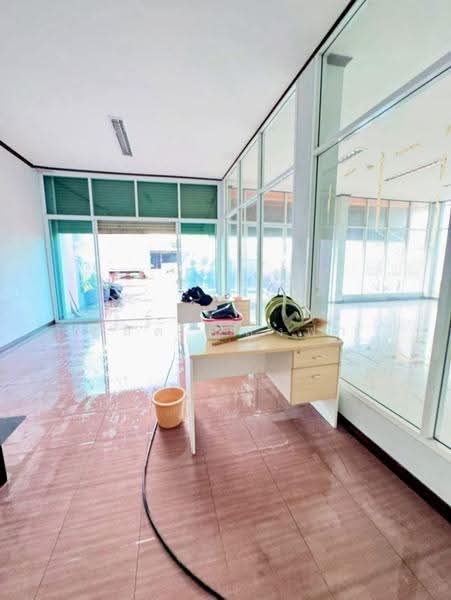 ให้เข่าอาคารพาณิชย์ 3 คูหาติดกัน บึงวรกิจ ศรีราชา, Chon Buri (Pattaya), Bueng, Si Racha, Chon Buri (Pattaya), , 400 sqm, Shophouse For Rent, by Dusit Saengfa, 500512404 - DDproperty.com