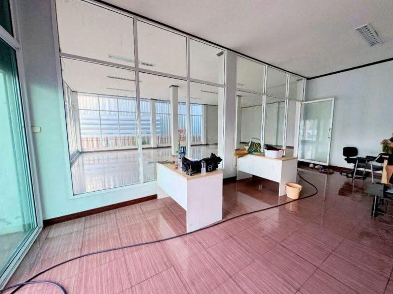 ให้เข่าอาคารพาณิชย์ 3 คูหาติดกัน บึงวรกิจ ศรีราชา, Chon Buri (Pattaya), Bueng, Si Racha, Chon Buri (Pattaya), , 400 sqm, Shophouse For Rent, by Dusit Saengfa, 500512404 - DDproperty.com