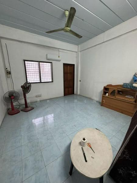 ให้เช่าอาคาคาณพาณิชย์ 3 ชั้น ติดถนน เครือสหพัฒน์ ศรีราชา, Chon Buri (Pattaya), Bueng, Si Racha, Chon Buri (Pattaya), , 100 sqm, Shophouse For Rent, by Dusit Saengfa, 500512472 - DDproperty.com
