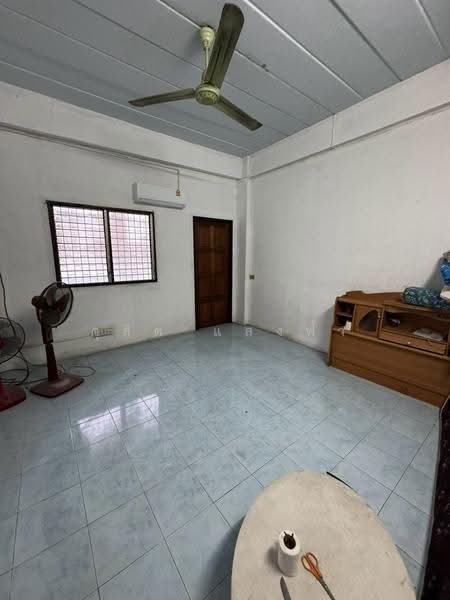ให้เช่าอาคาคาณพาณิชย์ 3 ชั้น ติดถนน เครือสหพัฒน์ ศรีราชา, Chon Buri (Pattaya), Bueng, Si Racha, Chon Buri (Pattaya), , 100 sqm, Shophouse For Rent, by Dusit Saengfa, 500512472 - DDproperty.com