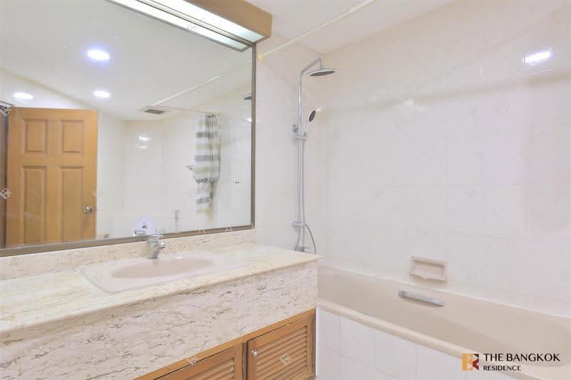 Ruamsuk Condominium, Bangkok, 12 Soi Athakravi, Khong Tan, Khlong Toei, Bangkok, 3 Bedrooms, 350 sqm, Condo For Rent, by Nicha Peerakittikul, 500512577 - DDproperty.com