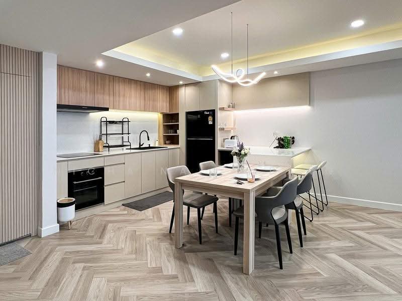 5-BR Townhouse, Bangkok, Khlong Tan Nua, Watthana, Bangkok, 5 Bedrooms, 200 sqm, Townhouse For Sale, by Nicha Na Lampang, 500512689 - DDproperty.com
