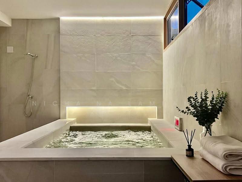 5-BR Townhouse, Bangkok, Khlong Tan Nua, Watthana, Bangkok, 5 Bedrooms, 200 sqm, Townhouse For Sale, by Nicha Na Lampang, 500512689 - DDproperty.com