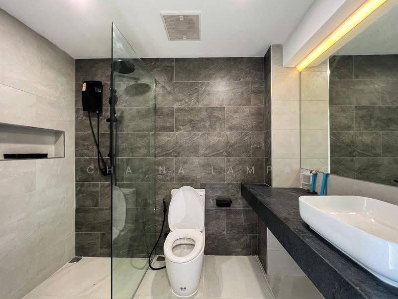 5-BR Townhouse, Bangkok, Khlong Tan Nua, Watthana, Bangkok, 5 Bedrooms, 200 sqm, Townhouse For Sale, by Nicha Na Lampang, 500512689 - DDproperty.com