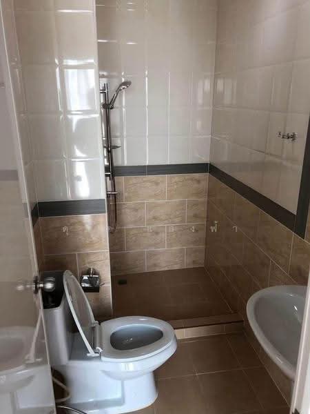 ให้เช่าทาวน์โฮม ม.โกลเด้นท์ทาวน์ เก้ากิโล ศรีราชา, Chon Buri (Pattaya), Surasak, Si Racha, Chon Buri (Pattaya), 4 Bedrooms, 85 sqm, Townhouse For Rent, by Dusit Saengfa, 500512909 - DDproperty.com