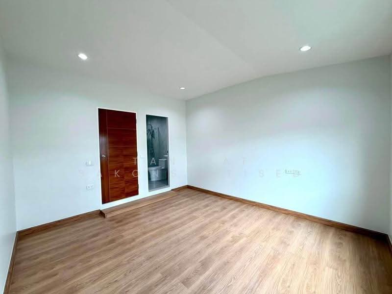 undefined, Bangkok, Lat Phrao, Bangkok, 3 Bedrooms, 204 sqm, Single Detached House For Sale, by Tanapat Sakonsontised, 500512919 - DDproperty.com