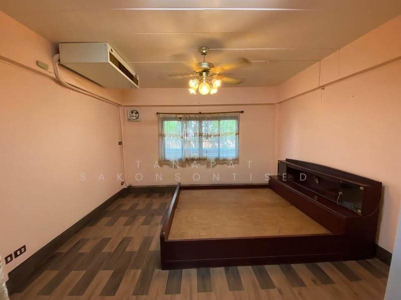 6-BR Townhouse, Bangkok, Bang Sue, Bangkok, 6 Bedrooms, 200 sqm, Townhouse For Sale, by Tanapat Sakonsontised, 500512933 - DDproperty.com