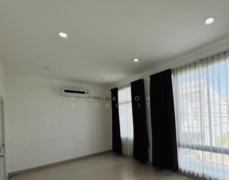 4-BR Townhouse, Bangkok, Saphan Sung, Bangkok, 4 Bedrooms, 220 sqm, Townhouse For Sale, by Pichamon Boonchit, 500513166 - DDproperty.com
