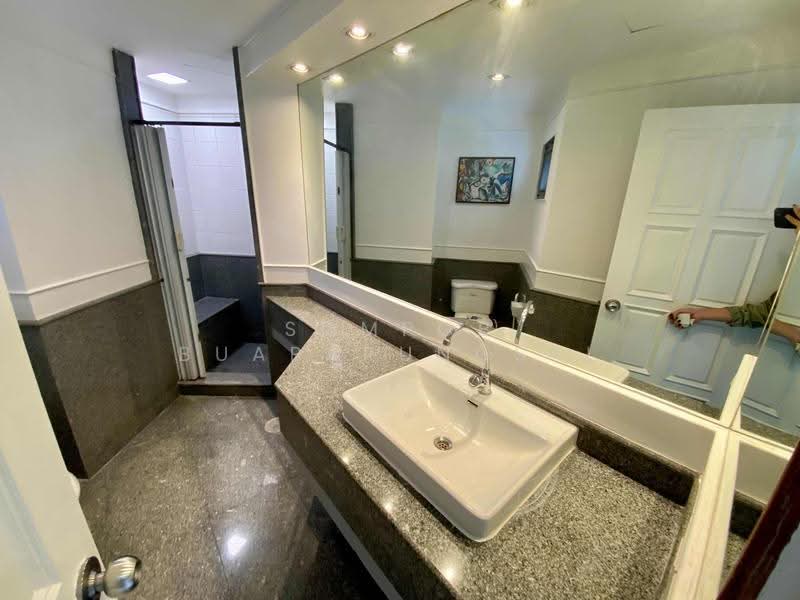 Fifty Fifth Tower, Bangkok, 84 Soi Sukhumvit 55, Sukhumvit Road, Khlong Tan Nua, Watthana, Bangkok, 3 Bedrooms, 165 sqm, Condo For Rent, by Sompob Buaparungsri, 500513368 - DDproperty.com