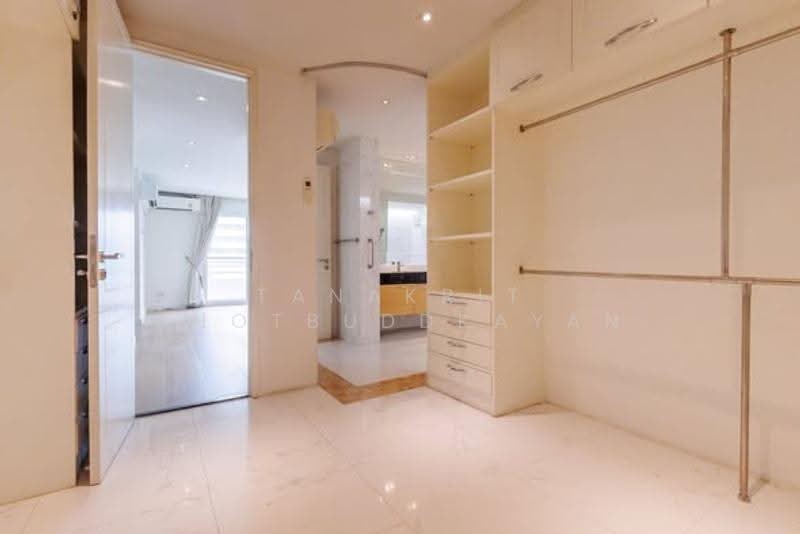 Wattana Heights, Bangkok, Sukhumvit Road, Khlongtoei Nua, Watthana, Bangkok, 3 Bedrooms, 336 sqm, Condo For Sale, by Tanakrit Chotbuddkayan, 500513515 - DDproperty.com