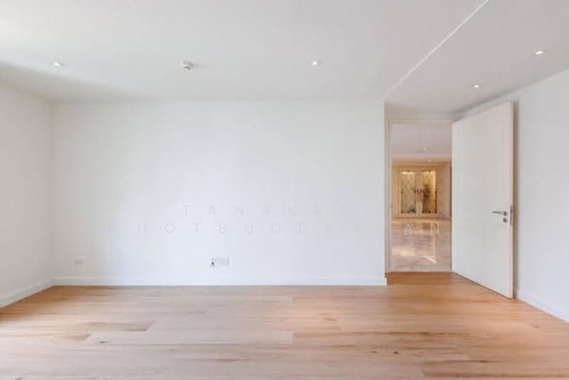Wattana Heights, Bangkok, Sukhumvit Road, Khlongtoei Nua, Watthana, Bangkok, 3 Bedrooms, 336 sqm, Condo For Sale, by Tanakrit Chotbuddkayan, 500513515 - DDproperty.com