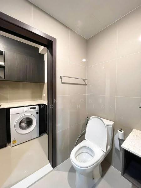 XT Huaikhwang, Bangkok, 244 Ratchadaphisek Road, Huai Khwang, Bangkok, 1 Bedroom, 35 sqm, Condo For Rent, by Manapong Phromphitak, 500513542 - DDproperty.com