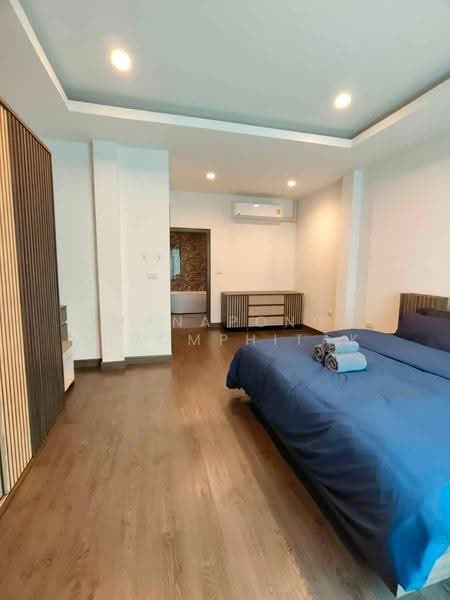 4-BR House, Bangkok, Phra Kanong Nua, Watthana, Bangkok, 4 Bedrooms, 330 sqm, Single Detached House For Rent, by Manapong Phromphitak, 500513580 - DDproperty.com