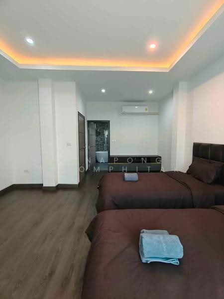 4-BR House, Bangkok, Phra Kanong Nua, Watthana, Bangkok, 4 Bedrooms, 330 sqm, Single Detached House For Rent, by Manapong Phromphitak, 500513580 - DDproperty.com