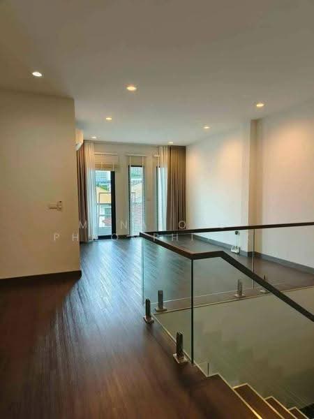 4-BR House, Bangkok, Phra Kanong Nua, Watthana, Bangkok, 4 Bedrooms, 330 sqm, Single Detached House For Rent, by Manapong Phromphitak, 500513580 - DDproperty.com