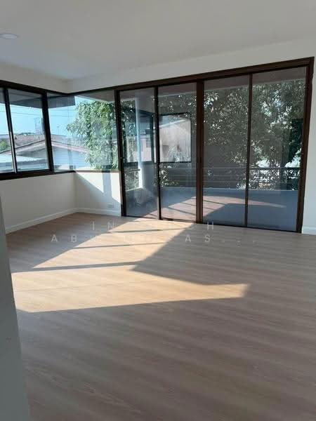 5-BR House, Bangkok, Khlong Chaokhun Sing, Wang Thonglang, Bangkok, 5 Bedrooms, 524 sqm, Single Detached House For Sale, by Intouch Abhinorasaeth, 500513780 - DDproperty.com