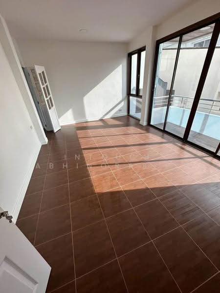 5-BR House, Bangkok, Khlong Chaokhun Sing, Wang Thonglang, Bangkok, 5 Bedrooms, 524 sqm, Single Detached House For Sale, by Intouch Abhinorasaeth, 500513780 - DDproperty.com