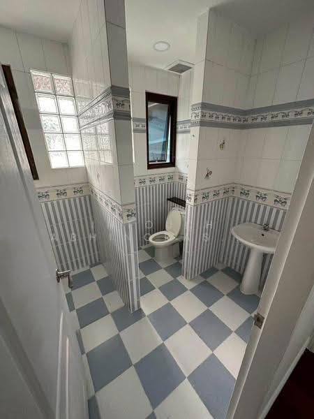 5-BR House, Bangkok, Khlong Chaokhun Sing, Wang Thonglang, Bangkok, 5 Bedrooms, 524 sqm, Single Detached House For Sale, by Intouch Abhinorasaeth, 500513780 - DDproperty.com