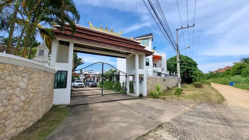 undefined, Chon Buri (Pattaya), Huai Yai, Bang Lamung (Pattaya), Chon Buri (Pattaya), 2 Bedrooms, 210 sqm, Townhouse For Sale, by Sikkares Ploydang, 500513870 - DDproperty.com