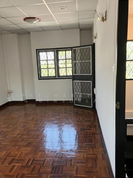 4-BR House, Bangkok, Saphan Sung, Bangkok, 4 Bedrooms, 210 sqm, Single Detached House For Sale, by Patcharaporn Binsorlae, 500513960 - DDproperty.com