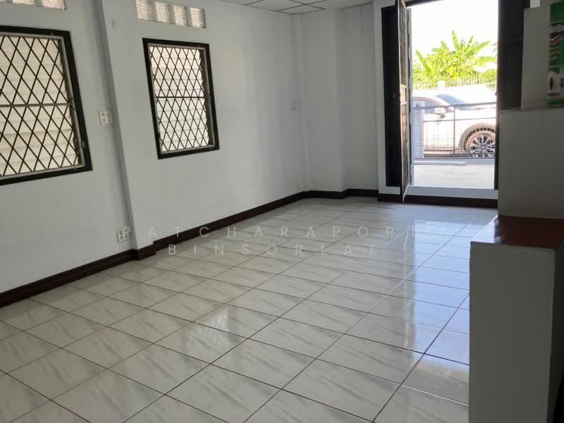 4-BR House, Bangkok, Saphan Sung, Bangkok, 4 Bedrooms, 210 sqm, Single Detached House For Sale, by Patcharaporn Binsorlae, 500513960 - DDproperty.com