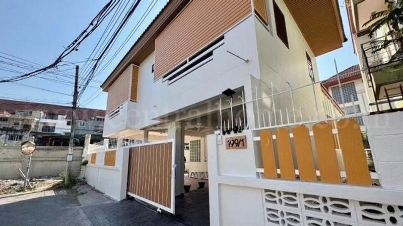 ลาดพร้าว 80, Bangkok, ลาดพร้าว80, Bang Kapi, Huai Khwang, Bangkok, 3 Bedrooms, 136 sqm, Single Detached House For Sale, by คุณ ศรันย์ ( ปังปอนด์ ), 500513962 - DDproperty.com