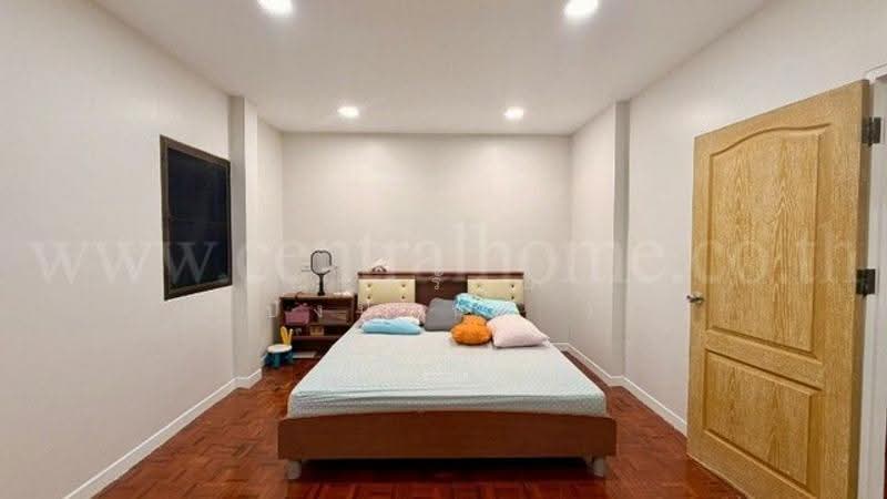 ลาดพร้าว 80, Bangkok, ลาดพร้าว80, Bang Kapi, Huai Khwang, Bangkok, 3 Bedrooms, 136 sqm, Single Detached House For Sale, by คุณ ศรันย์ ( ปังปอนด์ ), 500513962 - DDproperty.com