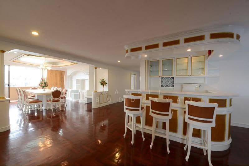 Oriental Towers, Bangkok, 25 Soi Ekkamai 12, Ekkamai Road, Khlong Tan Nua, Watthana, Bangkok, 3 Bedrooms, 350 sqm, Condo For Rent, by Tanakrit Chotbuddkayan, 500514007 - DDproperty.com