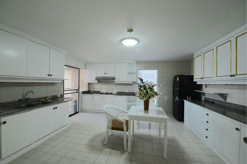 Oriental Towers, Bangkok, 25 Soi Ekkamai 12, Ekkamai Road, Khlong Tan Nua, Watthana, Bangkok, 3 Bedrooms, 350 sqm, Condo For Rent, by Tanakrit Chotbuddkayan, 500514007 - DDproperty.com