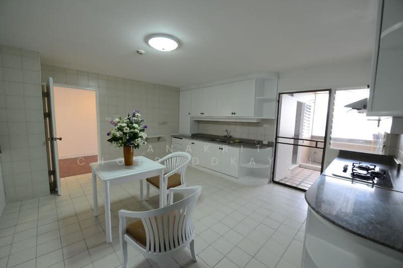 Oriental Towers, Bangkok, 25 Soi Ekkamai 12, Ekkamai Road, Khlong Tan Nua, Watthana, Bangkok, 3 Bedrooms, 350 sqm, Condo For Rent, by Tanakrit Chotbuddkayan, 500514007 - DDproperty.com
