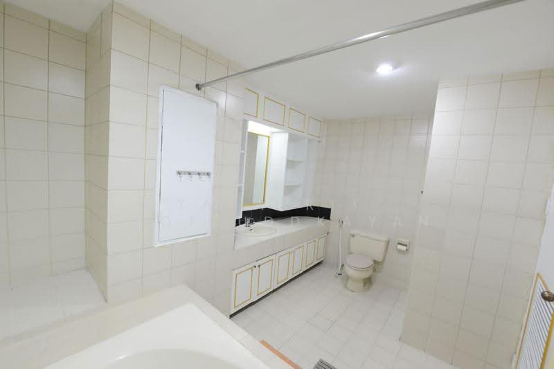 Oriental Towers, Bangkok, 25 Soi Ekkamai 12, Ekkamai Road, Khlong Tan Nua, Watthana, Bangkok, 3 Bedrooms, 350 sqm, Condo For Rent, by Tanakrit Chotbuddkayan, 500514007 - DDproperty.com