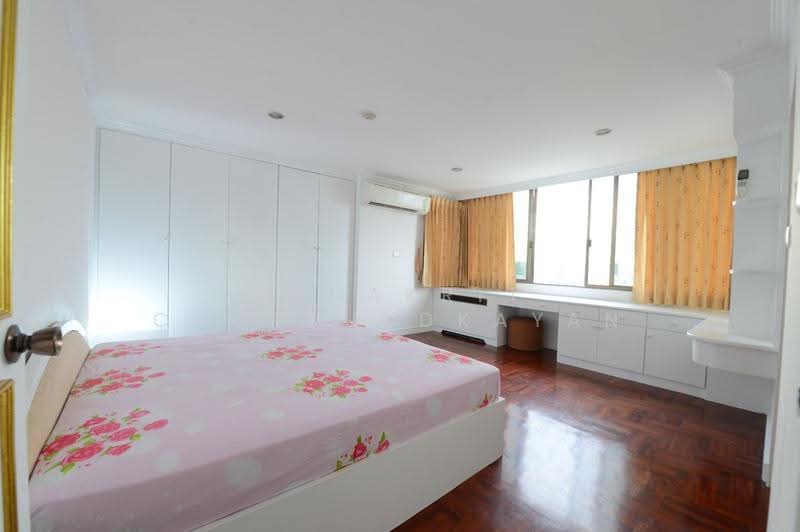 Oriental Towers, Bangkok, 25 Soi Ekkamai 12, Ekkamai Road, Khlong Tan Nua, Watthana, Bangkok, 3 Bedrooms, 350 sqm, Condo For Rent, by Tanakrit Chotbuddkayan, 500514007 - DDproperty.com