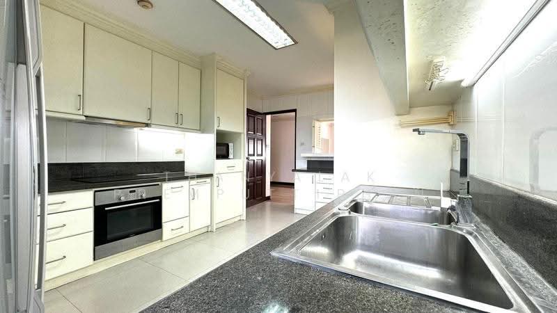 Richmond Palace, Bangkok, Soi Sukhumvit 43 Sukhumvit Road, Khlong Tan Nua, Watthana, Bangkok, 3 Bedrooms, 164 sqm, Condo For Rent, by Thanyalak Premputtiphan, 500514107 - DDproperty.com