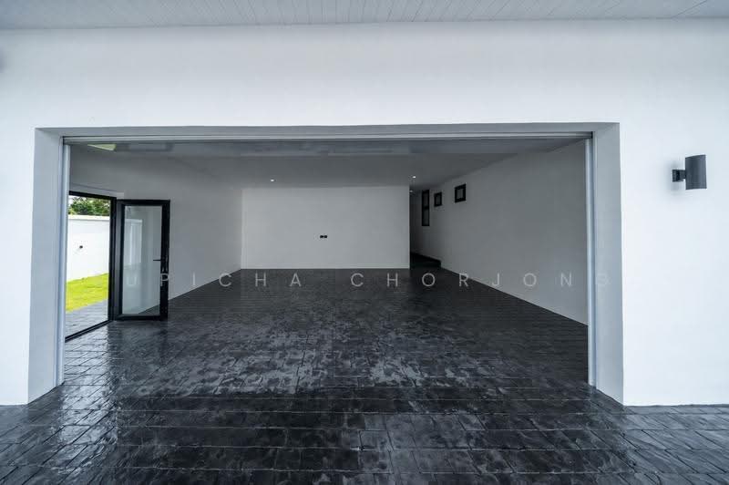 5-BR Villa, Chon Buri (Pattaya), Poong, Bang Lamung (Pattaya), Chon Buri (Pattaya), 5 Bedrooms, 450 sqm, Villa For Sale, by Supicha Chorjong, 500514160 - DDproperty.com