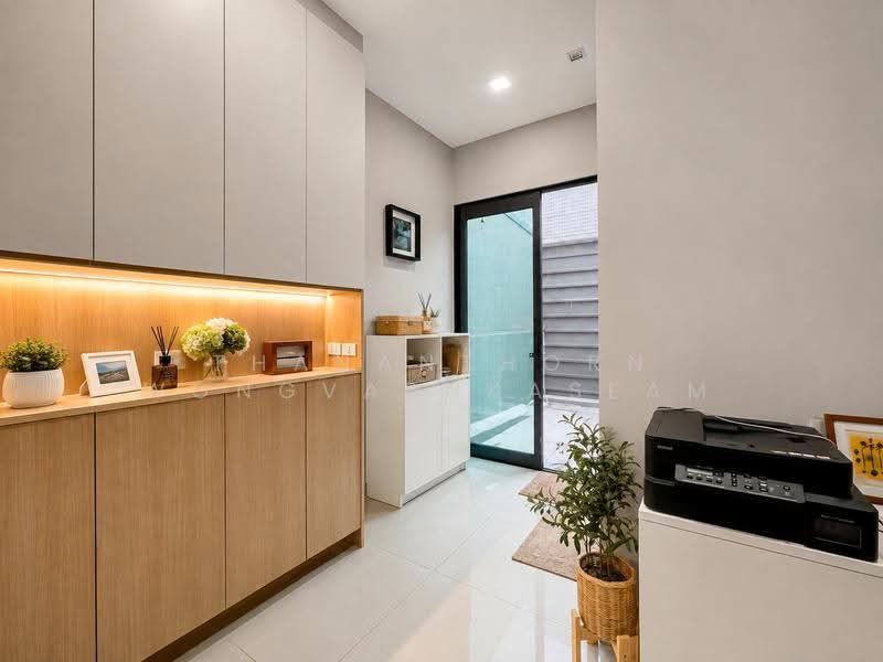 Patio Ratchayothin, Bangkok, Phahonyothin 32, Chan Kasem, Chatuchak, Bangkok, 3 Bedrooms, 263 sqm, Townhouse For Sale, by Thananthorn Wongvarnkaseam, 500514547 - DDproperty.com