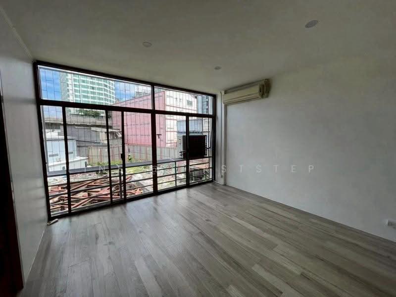 3-Story Home Office Sukhumvit 44/2, Near BTS Phra Khanong, Bangkok, Phra Kanong, Khlong Toei, Bangkok, 6 Bedrooms, 250 sqm, Single Detached House For Rent, by LINE @firststep, 500514574 - DDproperty.com