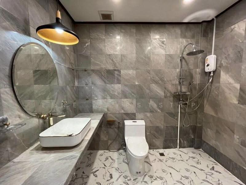 3-Story Home Office Sukhumvit 44/2, Near BTS Phra Khanong, Bangkok, Phra Kanong, Khlong Toei, Bangkok, 6 Bedrooms, 250 sqm, Single Detached House For Rent, by LINE @firststep, 500514574 - DDproperty.com