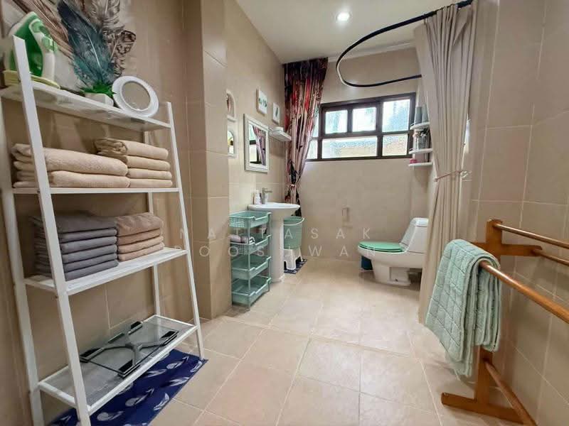 Baan Dusit Pattaya Lake, Chon Buri (Pattaya), Entrance Road, Huai Yai, Bang Lamung (Pattaya), Chon Buri (Pattaya), 4 Bedrooms, 233 sqm, Villa For Sale, by Nattasak Poosuwan, 500514620 - DDproperty.com