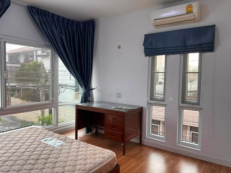 House with Land For Rent, Sukhumvit 71 (Pridi Banomyong 14) Close to BTS Phra Khanong, Bangkok, สุขุมวิท 71, Phra Kanong Nua, Watthana, Bangkok, 4 Bedrooms, 160 sqm, Single Detached House For Rent, by ณปภัช ธวงค์ไพ, 500514684 - DDproperty.com