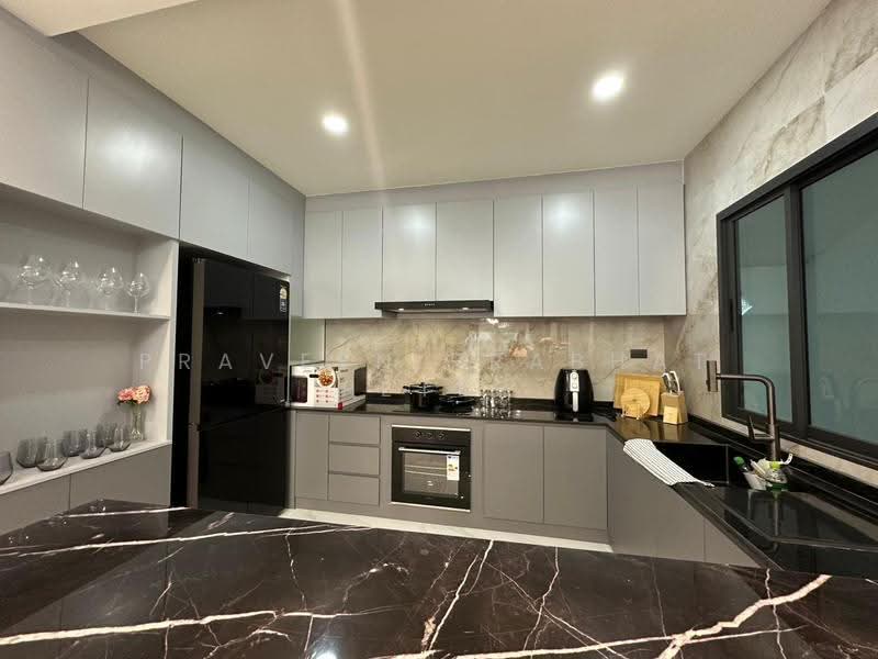 Jomtien, Pattaya | 5-Bedroom House for Rent & Sale, chon-buri, Jomtien, Nong Pru, Bang Lamung (Pattaya), Chon Buri (Pattaya), 5 Bedrooms, 320 sqm, Villa For Rent, by Praveen Peter, 500514877 - DDproperty.com