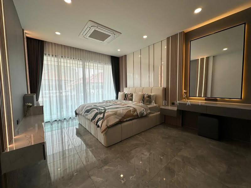 Jomtien, Pattaya | 5-Bedroom House for Rent & Sale, chon-buri, Jomtien, Nong Pru, Bang Lamung (Pattaya), Chon Buri (Pattaya), 5 Bedrooms, 320 sqm, Villa For Rent, by Praveen Peter, 500514877 - DDproperty.com
