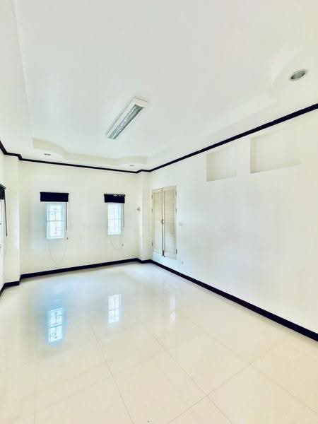 undefined, Chon Buri (Pattaya), Nong Pru, Bang Lamung (Pattaya), Chon Buri (Pattaya), 4 Bedrooms, 325 sqm, Single Detached House For Sale, by Nattasak Poosuwan, 500515001 - DDproperty.com