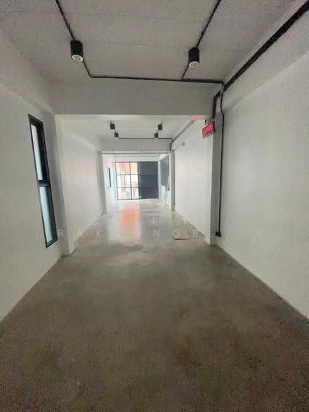 2-BR House, Bangkok, Bang Wa, Phasi Charoen, Bangkok, 2 Bedrooms, 750 sqm, Single Detached House For Sale, by Chotika Rakrungrueang, 500515435 - DDproperty.com