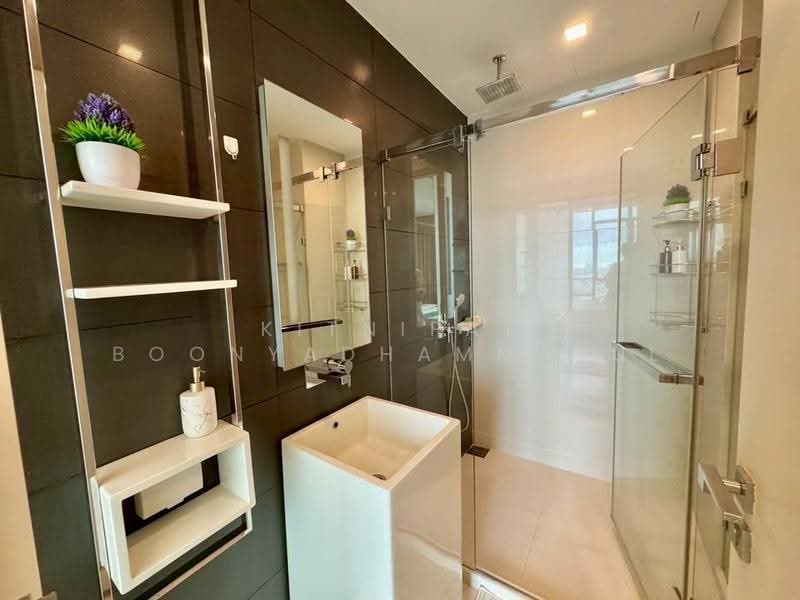 The Room BTS Wongwianyai, Bangkok, 44 KrungThonBuri Road, Khlong Ton Sai, Khlong San, Bangkok, 1 Bedroom, 44 sqm, Condo For Sale, by Kitnipat Boonyadhammakul, 500515490 - DDproperty.com